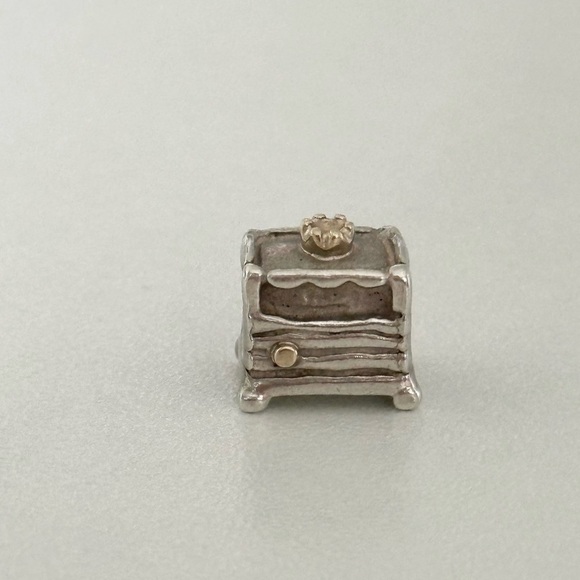 Pandora Rare 925 & 14k Yellow Gold Two Tone Princess & The Pea Bead Charm - Picture 2 of 5